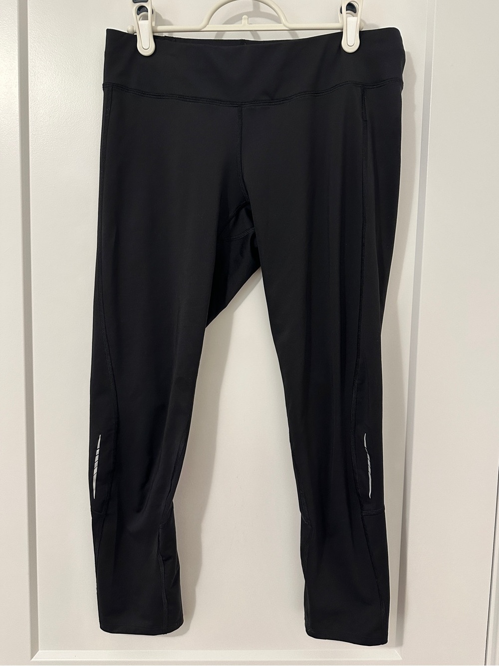 Arc'teryx Black Athletic Capris with Reflective Accents Size Medium Women’s